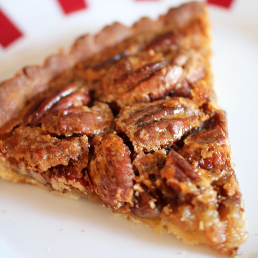 Tarte aux noix de pécan et au sirop d'érable Tarte aux noix de pécan et au sirop d'érable